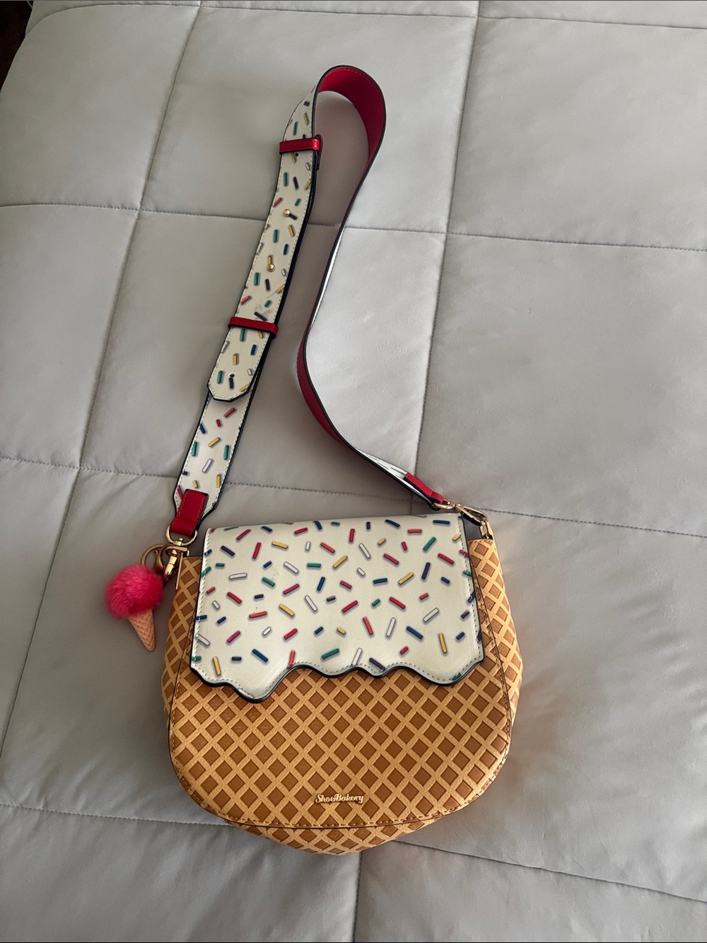 Sugar Ice Cream Cone Crossbody Bag - White & Tan